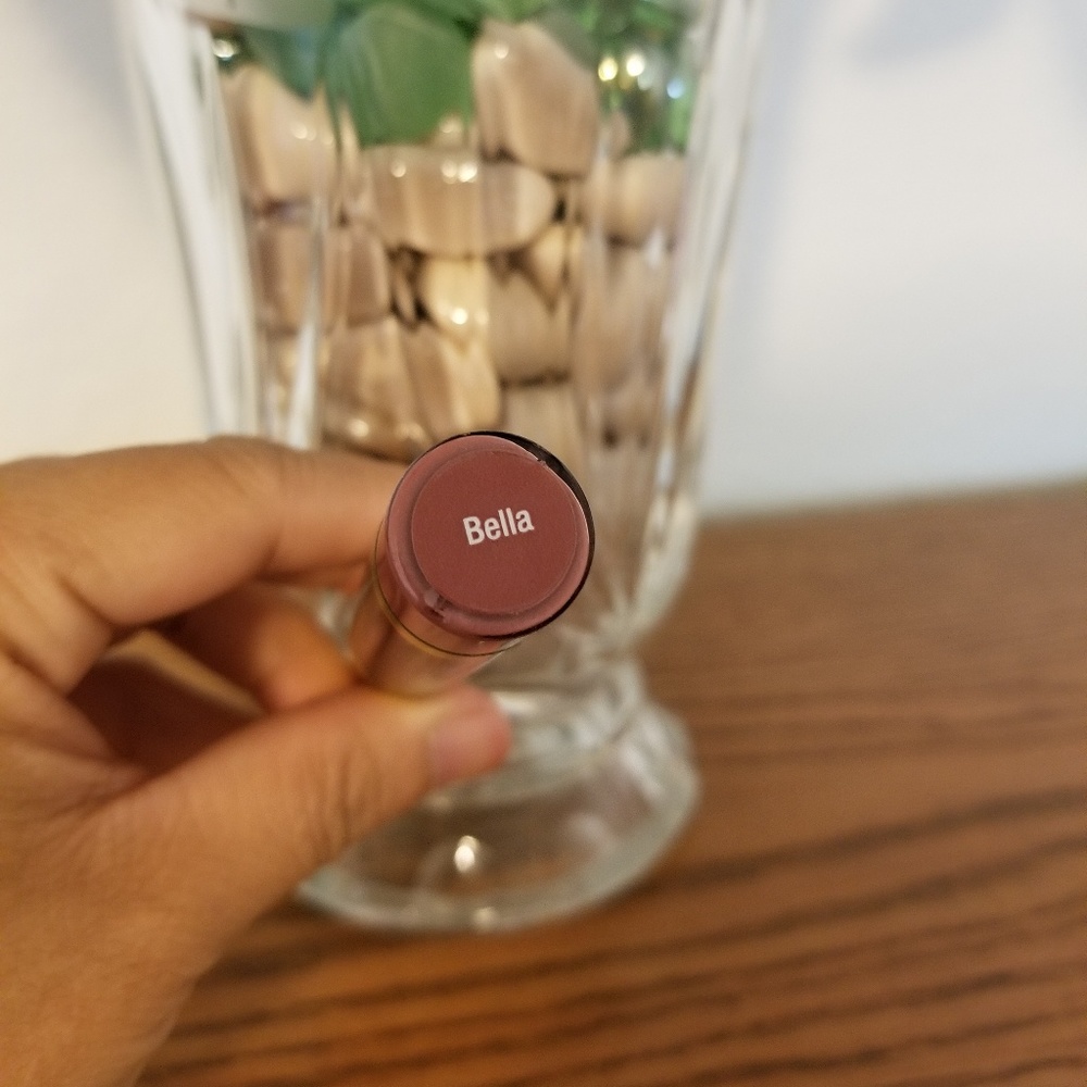 Bella lipsense lipstick